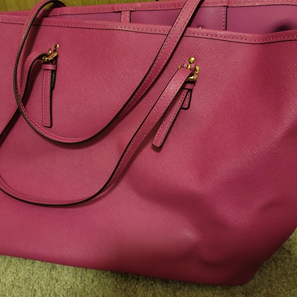 Michael Kors Leather Jetset Tote in Fuchsia - Picture 2 of 4